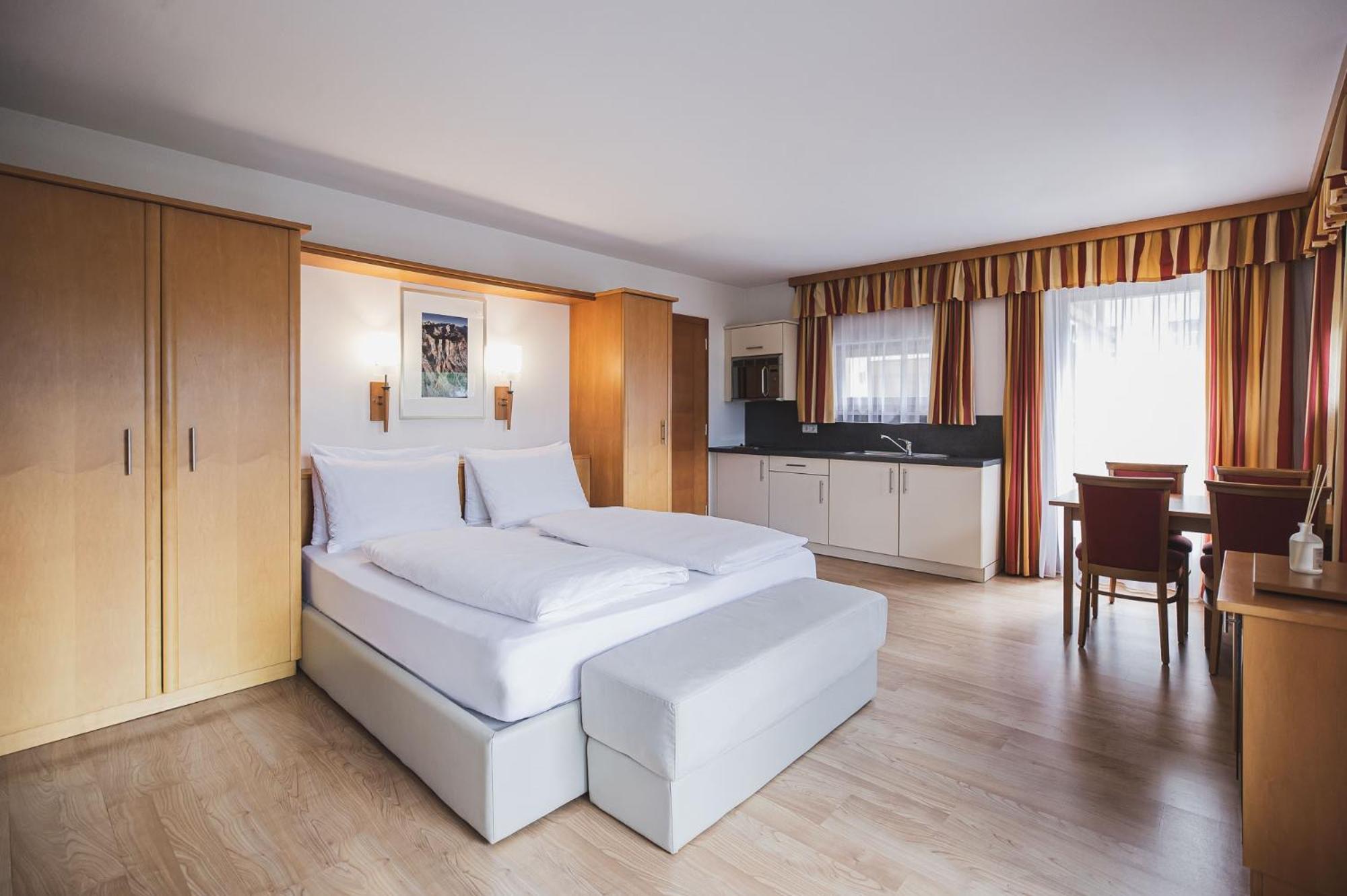 Hotel Broetz Разун-ди-Сотто Экстерьер фото